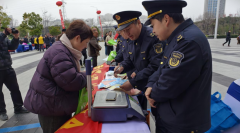 泉县市场监管局正在城区沉点商圈、农贸市场集